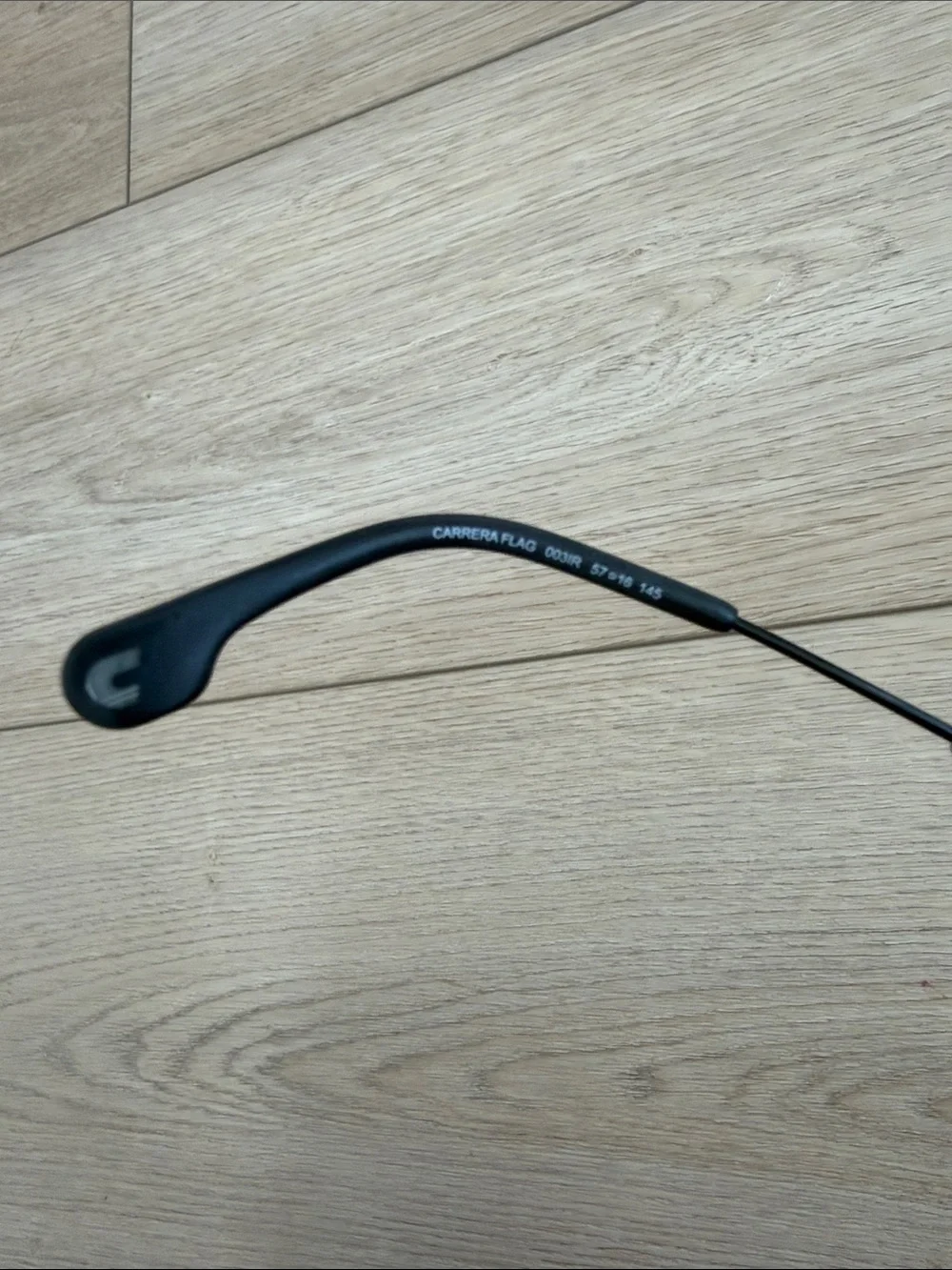 Carrera sleek black